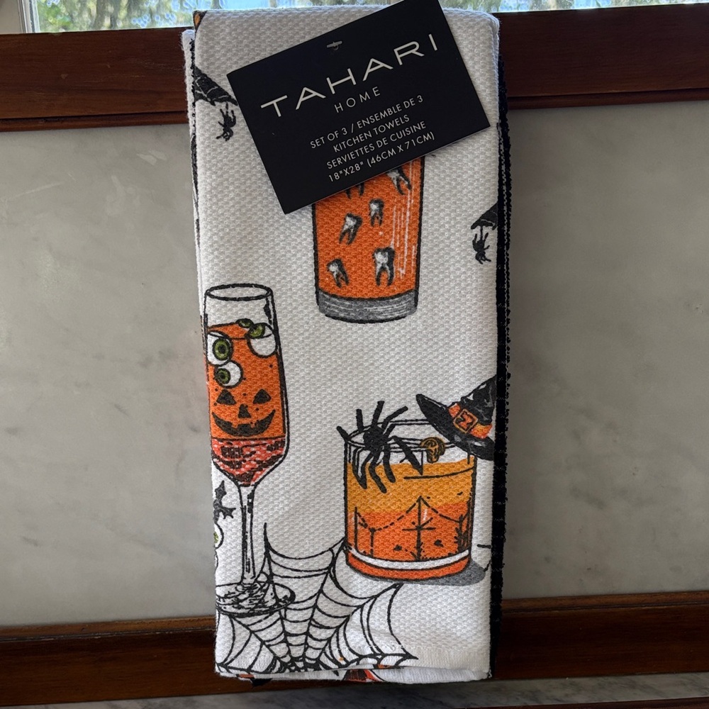 NWT SET/3 Tahari Halloween Cocktail Bar Hand Tea Bath Kitchen Towels Fun Girly